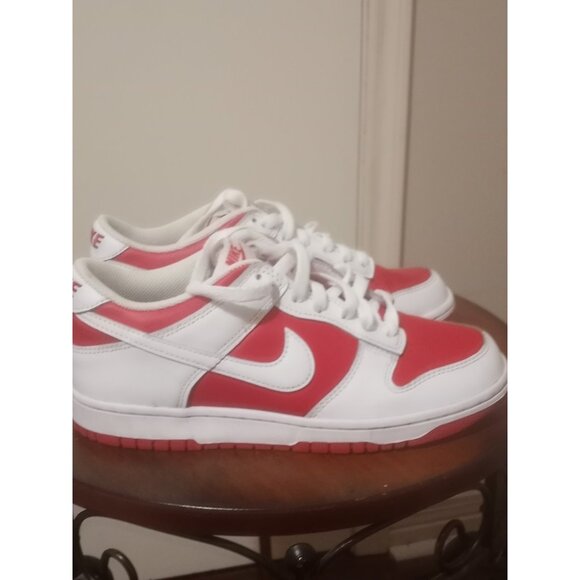 Nike Dunk Low GS 'Championship Red' CW1590-600 Kids Shoes Size 6Y - Picture 1 of 15